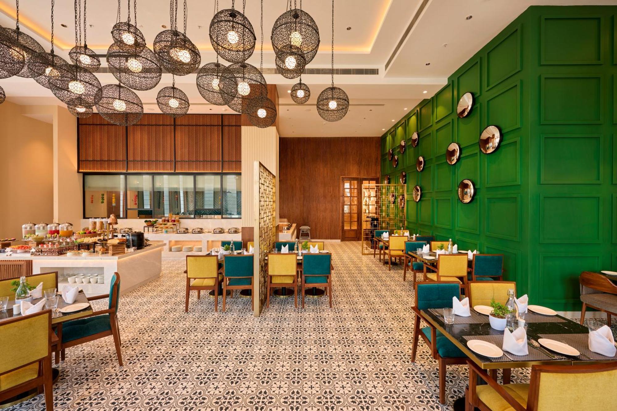 Iris Sarovar Portico คูร์เคาน์ ภายนอก รูปภาพ