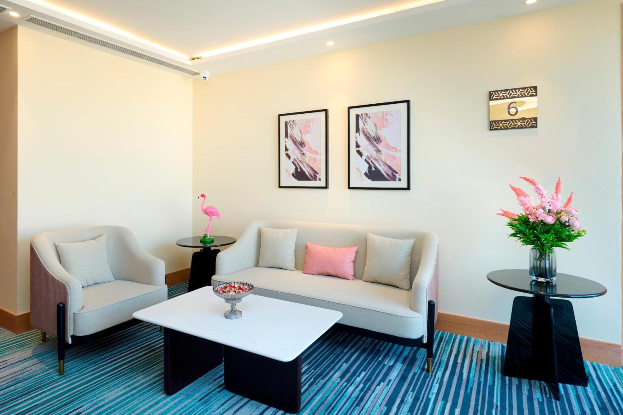 Iris Sarovar Portico คูร์เคาน์ ภายนอก รูปภาพ