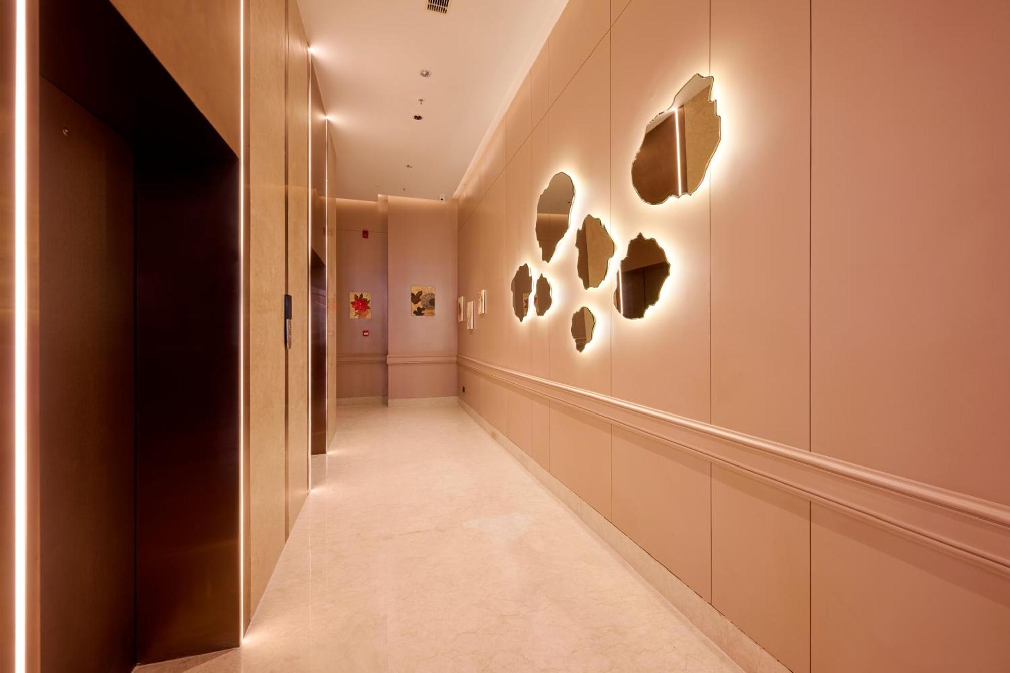 Iris Sarovar Portico คูร์เคาน์ ภายนอก รูปภาพ