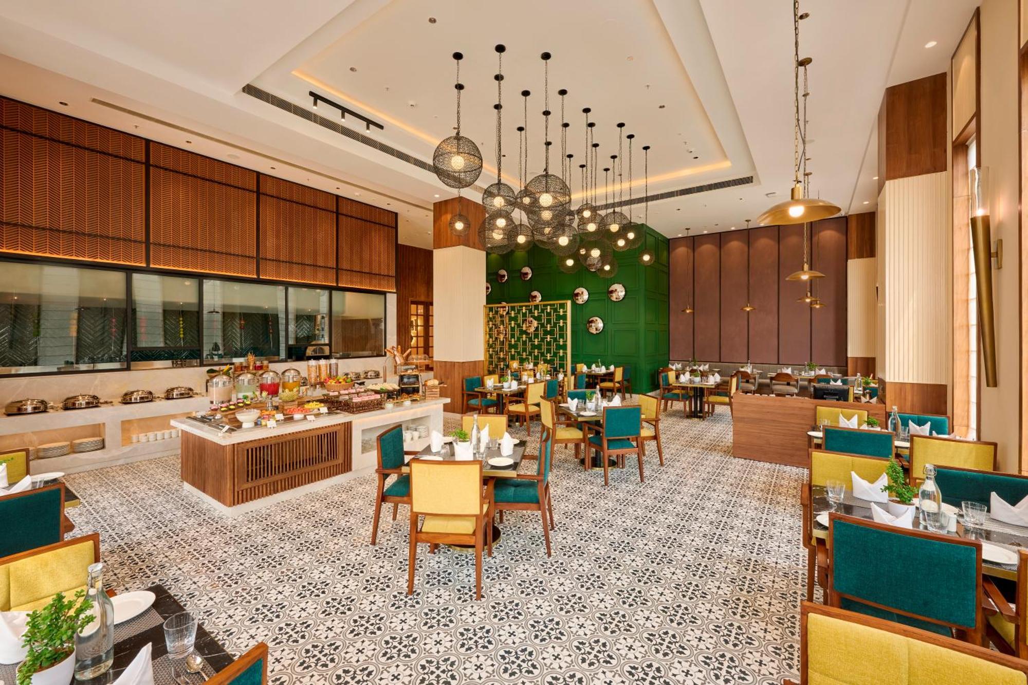 Iris Sarovar Portico คูร์เคาน์ ภายนอก รูปภาพ