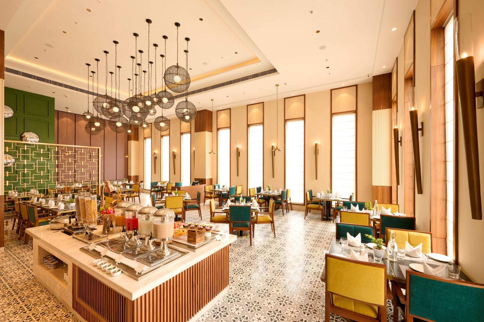 Iris Sarovar Portico คูร์เคาน์ ภายนอก รูปภาพ