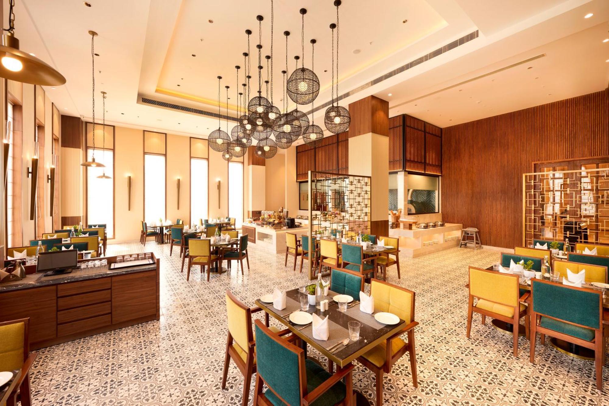 Iris Sarovar Portico คูร์เคาน์ ภายนอก รูปภาพ