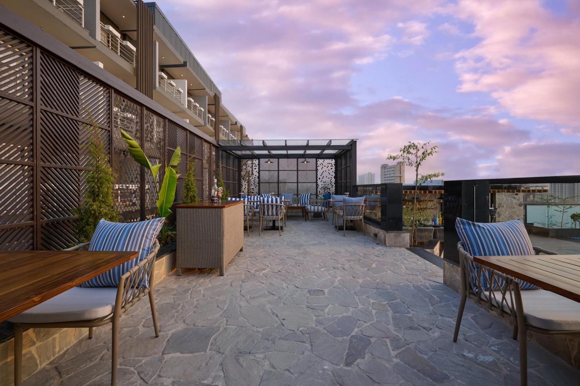 Iris Sarovar Portico คูร์เคาน์ ภายนอก รูปภาพ
