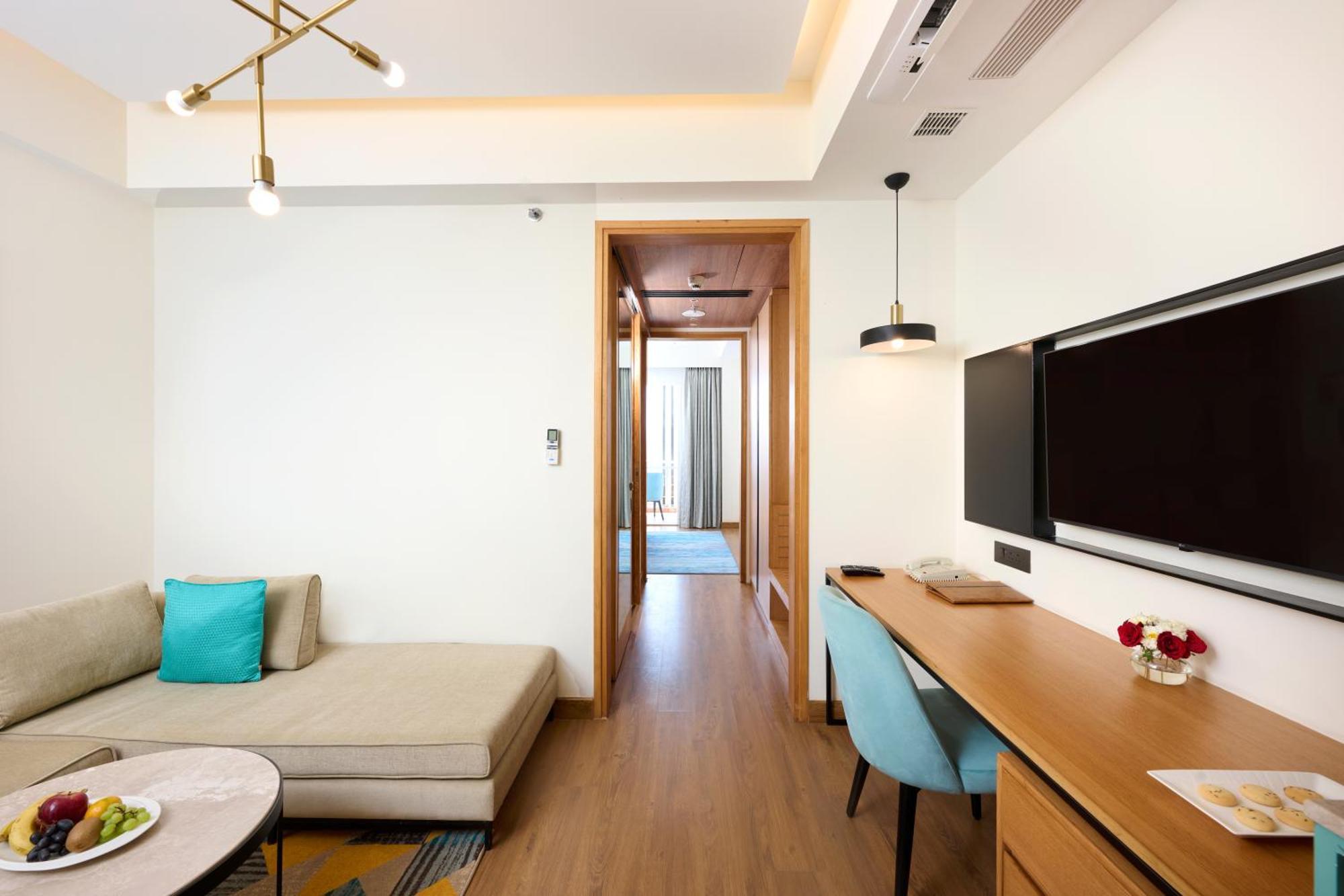 Iris Sarovar Portico คูร์เคาน์ ภายนอก รูปภาพ