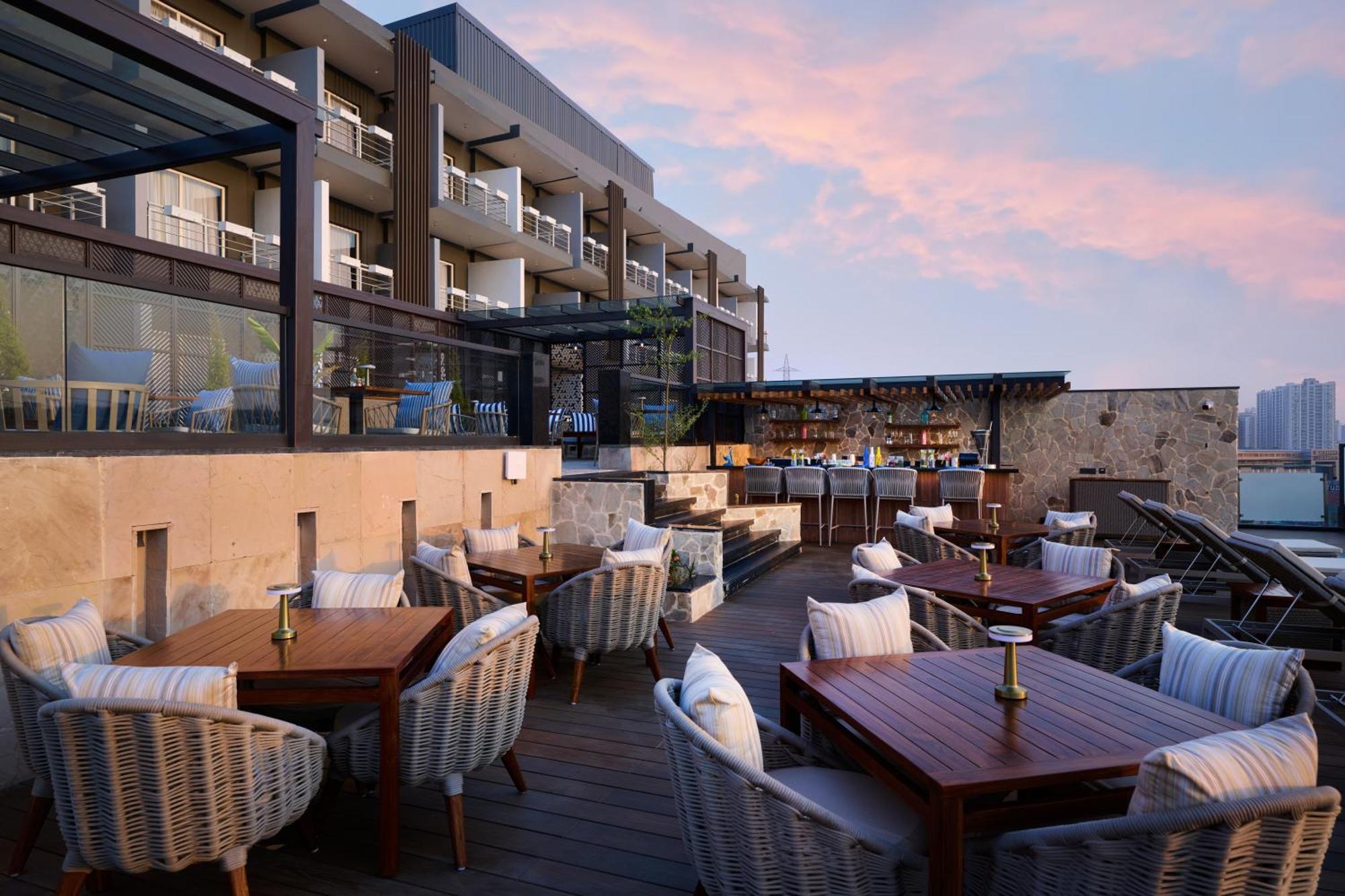 Iris Sarovar Portico คูร์เคาน์ ภายนอก รูปภาพ