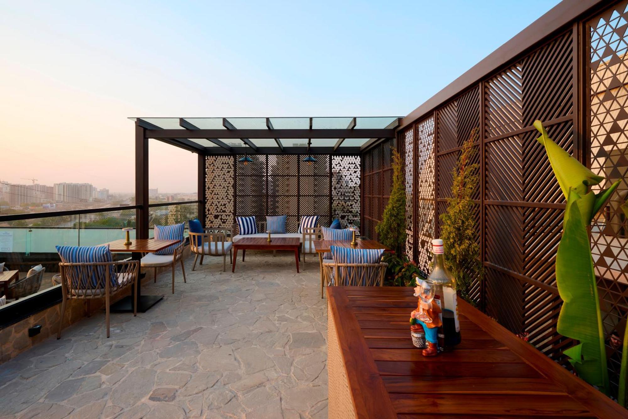Iris Sarovar Portico คูร์เคาน์ ภายนอก รูปภาพ