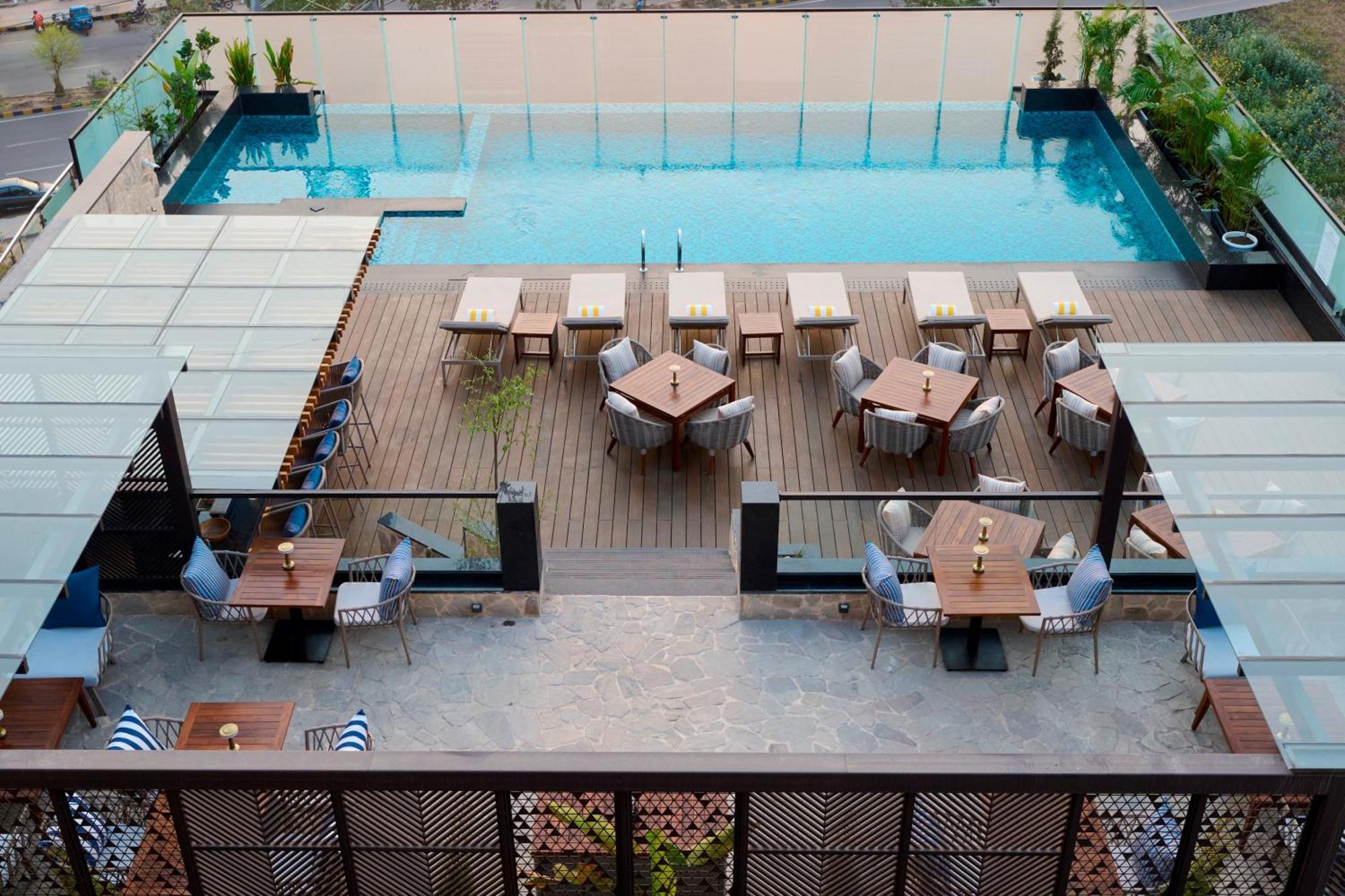 Iris Sarovar Portico คูร์เคาน์ ภายนอก รูปภาพ