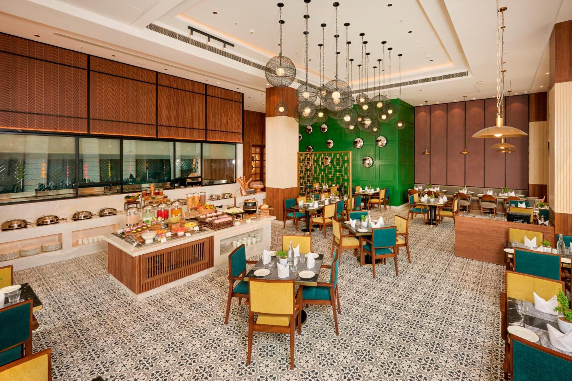 Iris Sarovar Portico คูร์เคาน์ ภายนอก รูปภาพ