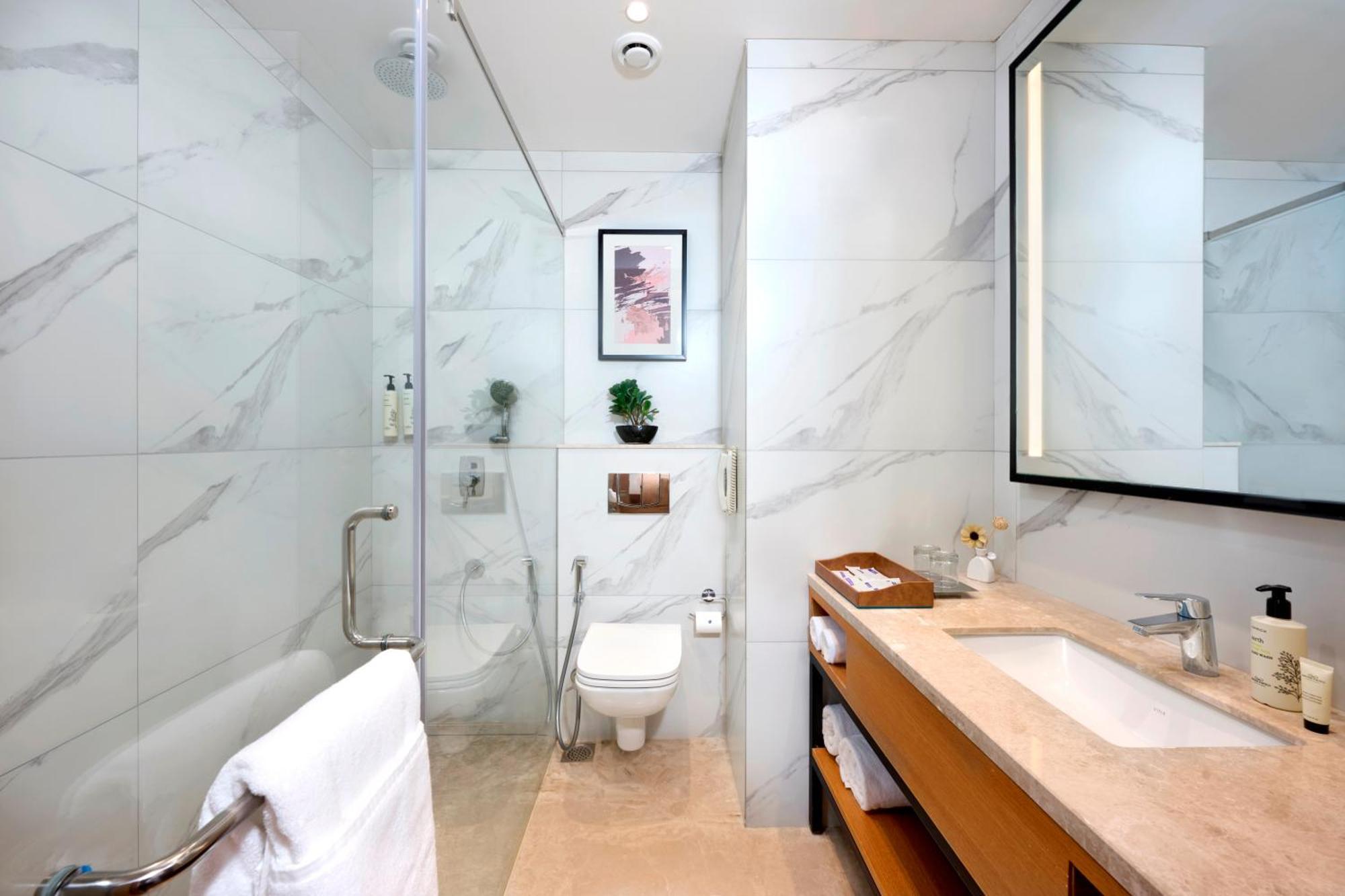 Iris Sarovar Portico คูร์เคาน์ ภายนอก รูปภาพ
