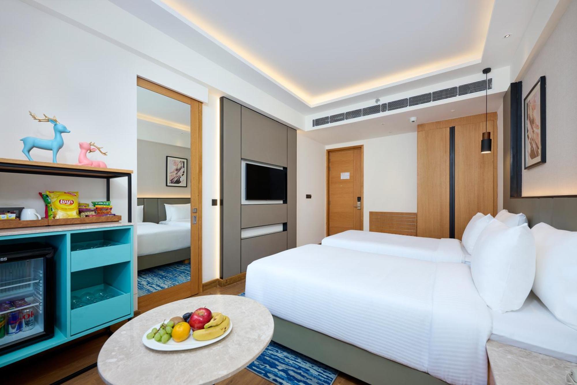 Iris Sarovar Portico คูร์เคาน์ ภายนอก รูปภาพ