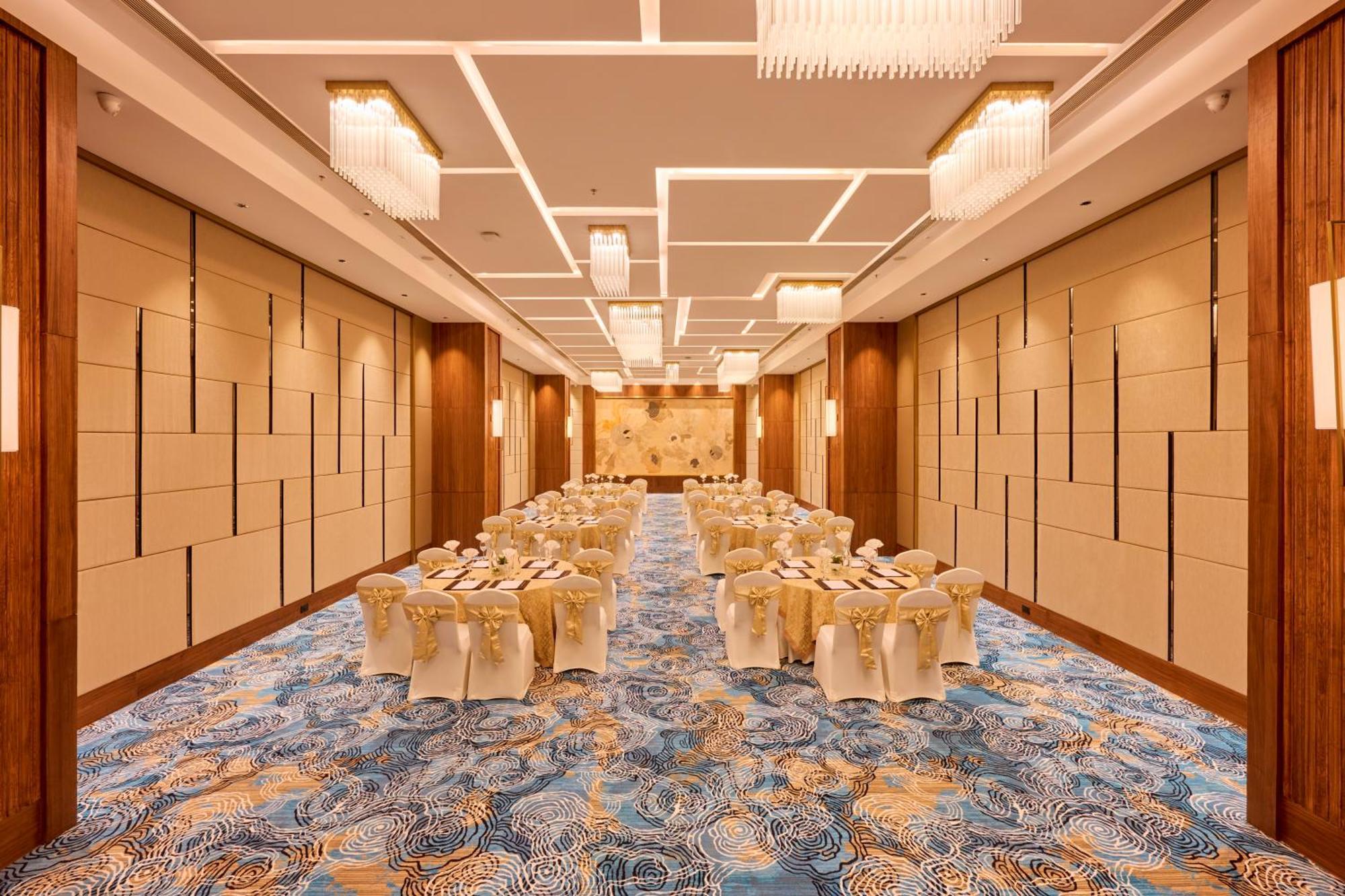 Iris Sarovar Portico คูร์เคาน์ ภายนอก รูปภาพ
