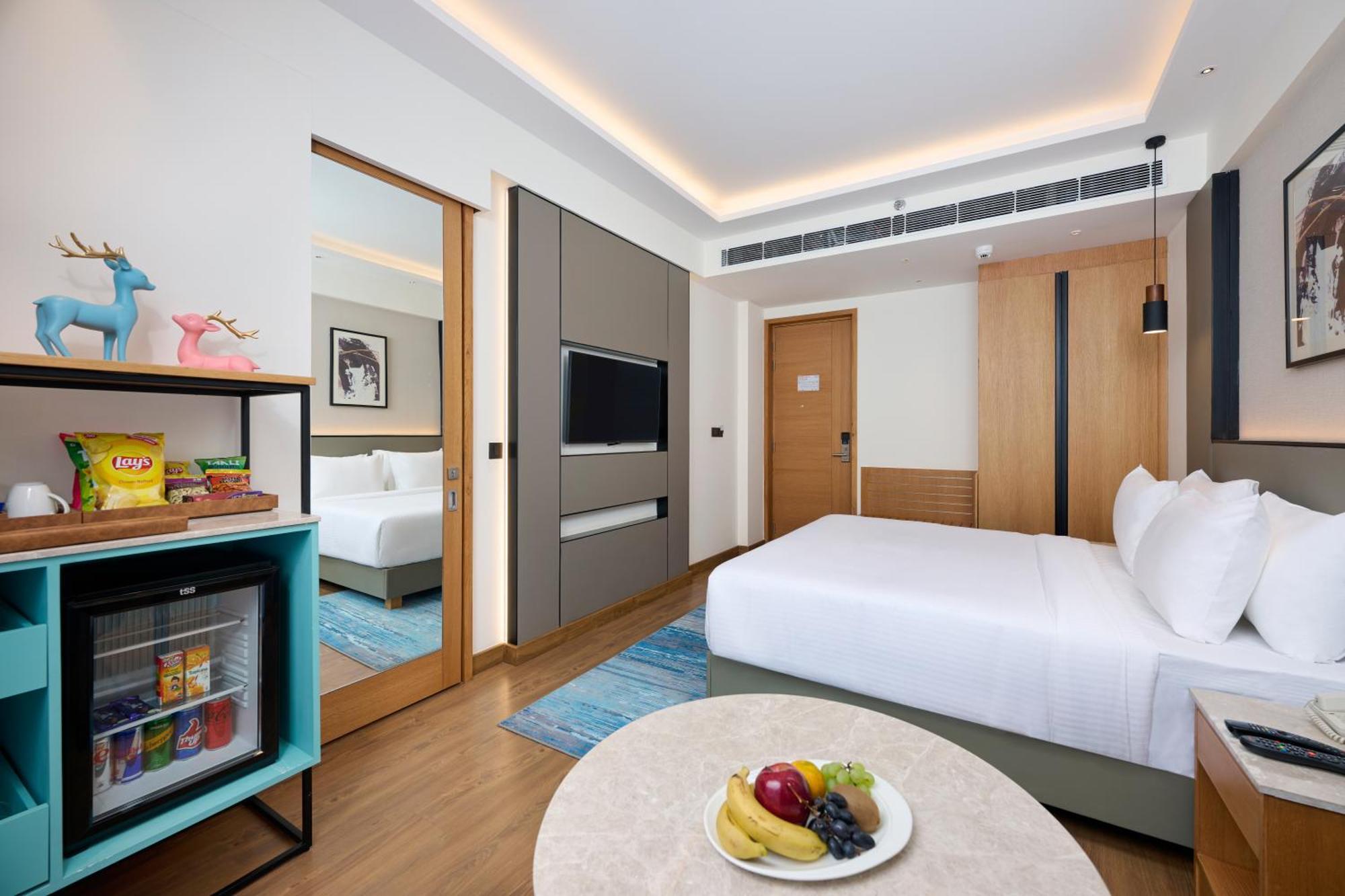 Iris Sarovar Portico คูร์เคาน์ ภายนอก รูปภาพ
