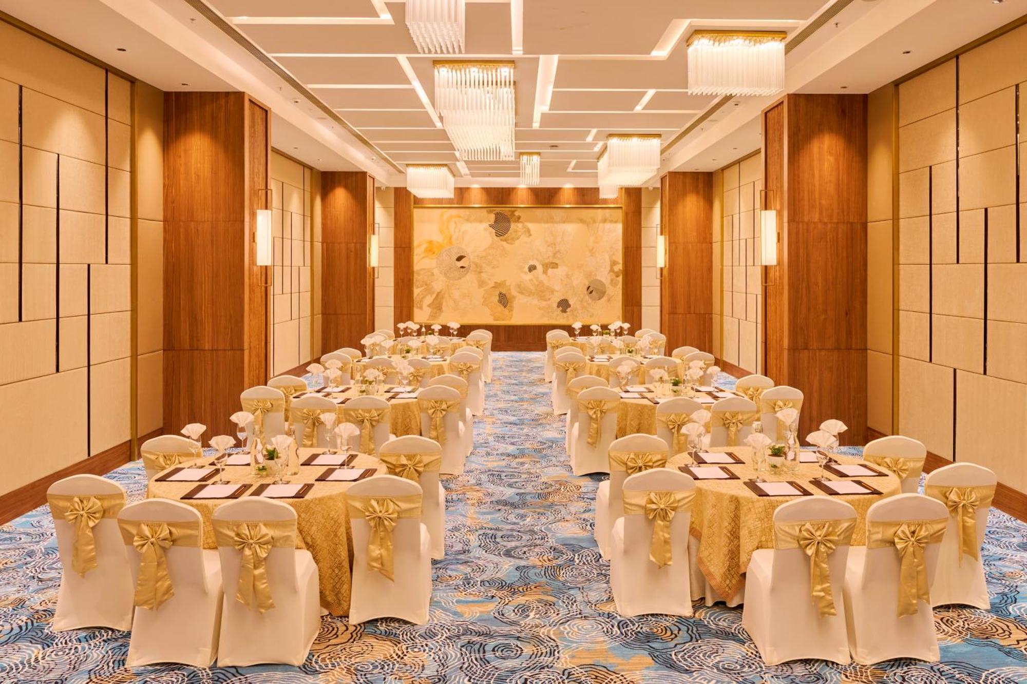 Iris Sarovar Portico คูร์เคาน์ ภายนอก รูปภาพ